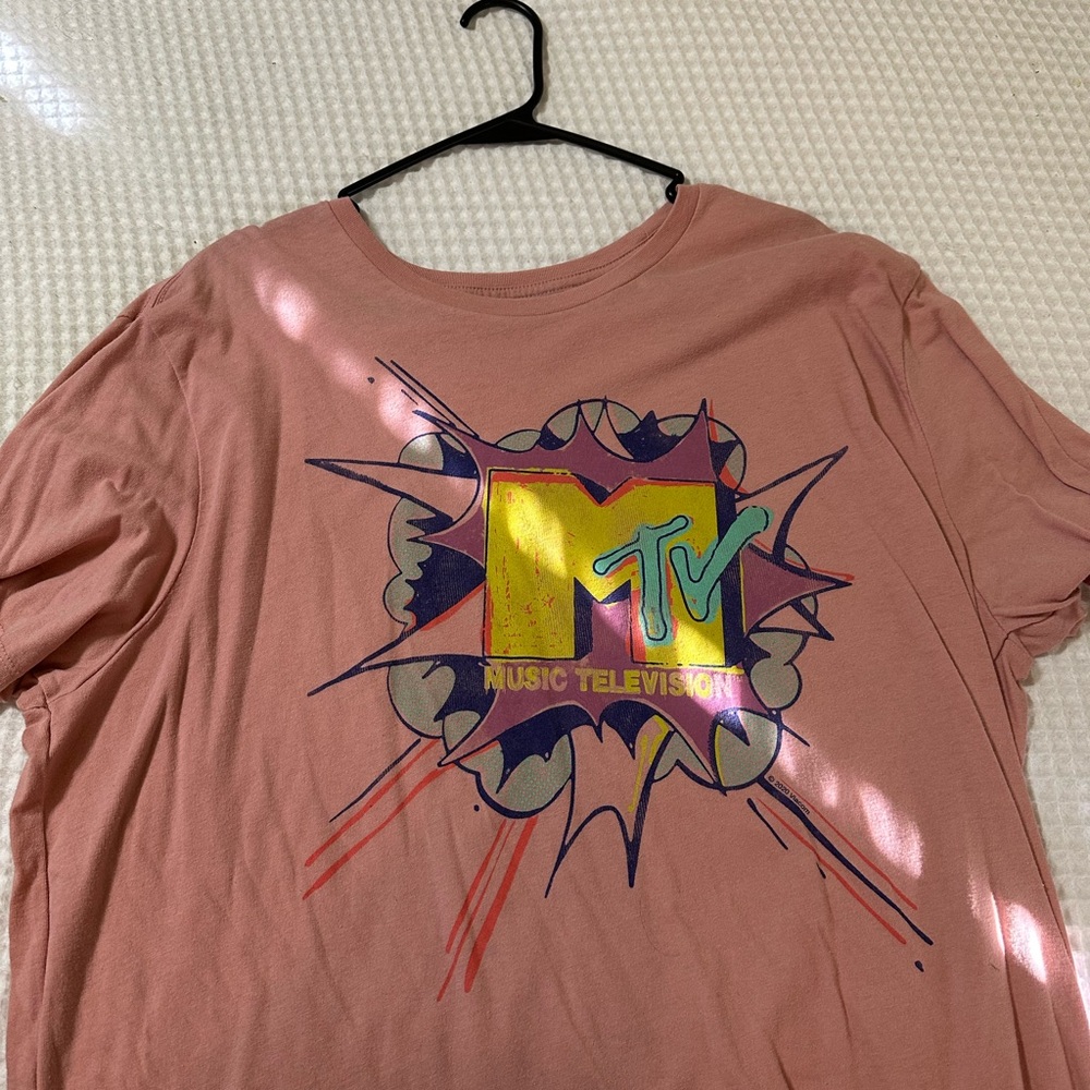 MTV Graphic Tee in Pink